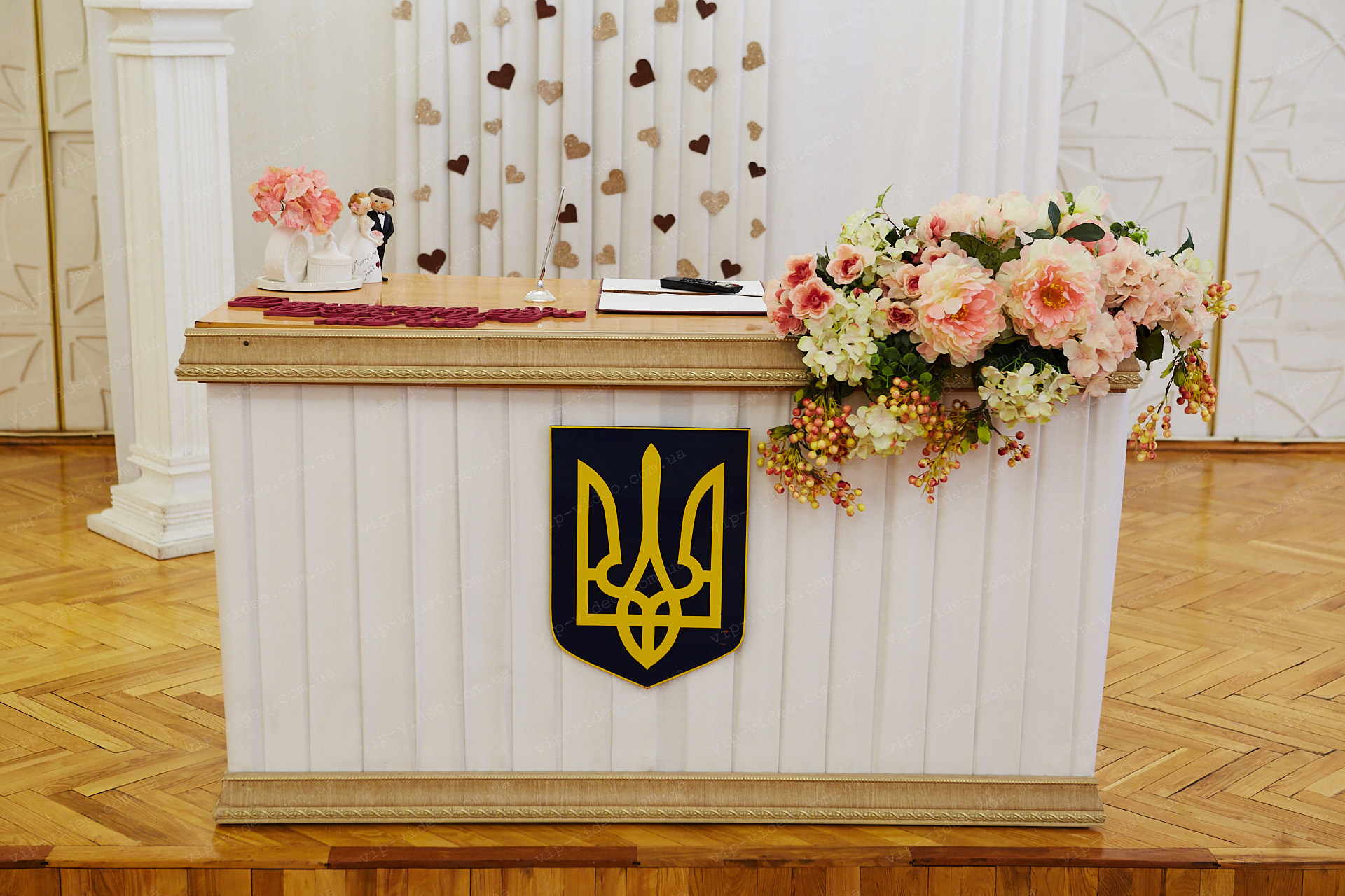 Деснянський РАЦС весільний декор в залі для урочистих подій