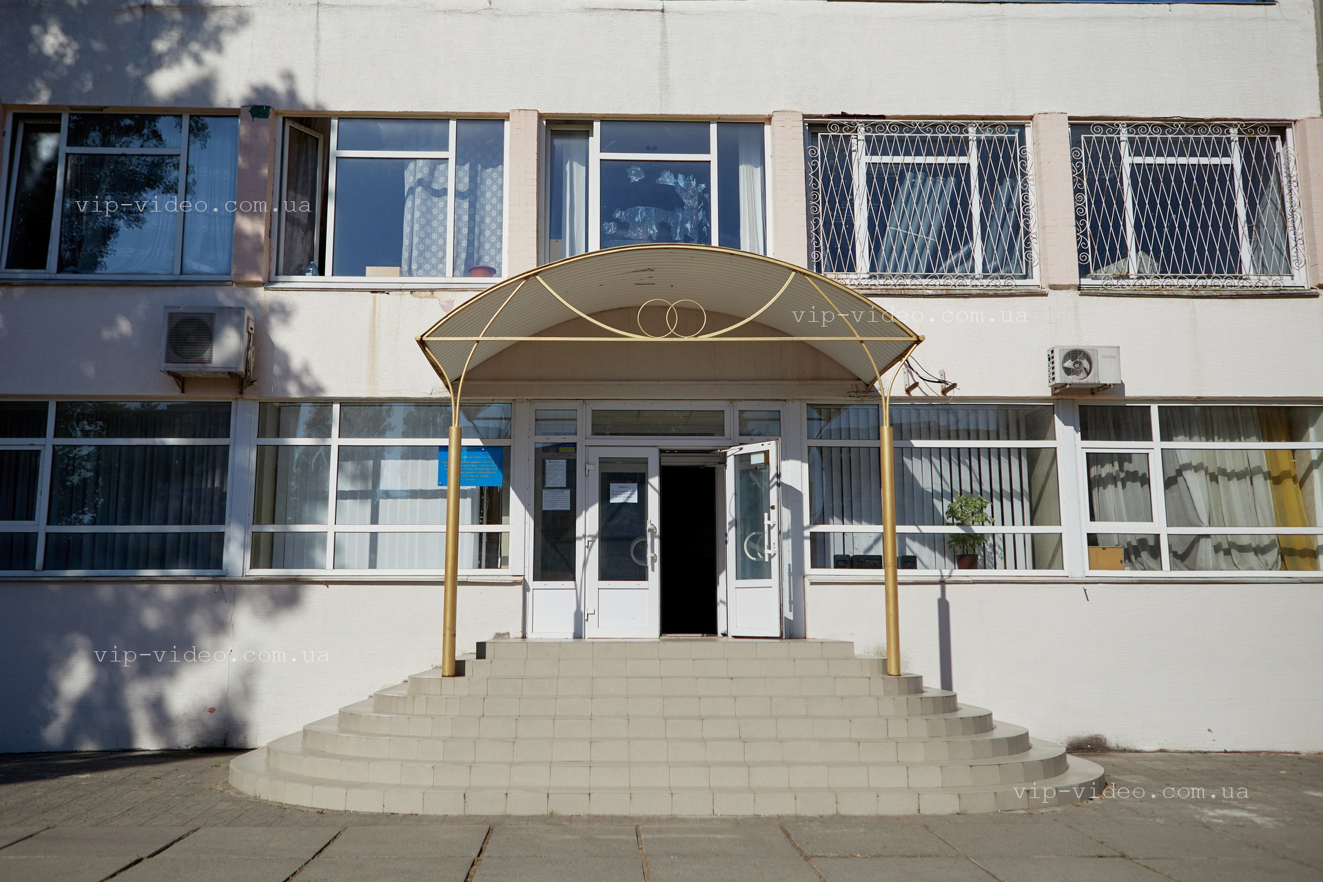 Фотографія загального вигляду будівлі Оболонського РАЦС Київ