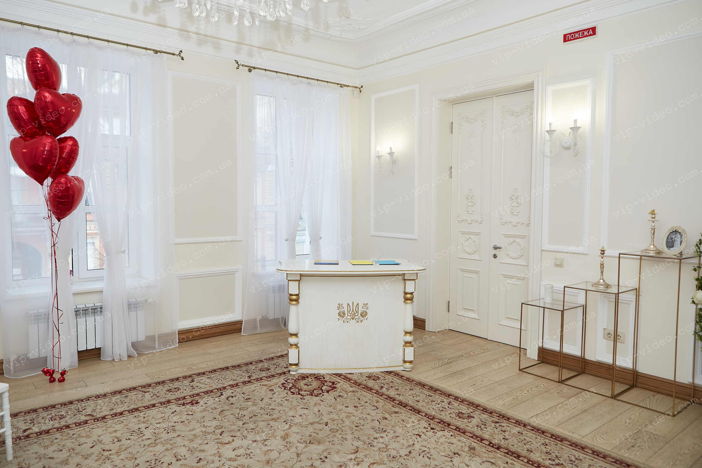 Фото залу для урочистої церемонії Подільського РАЦС міста Київ
